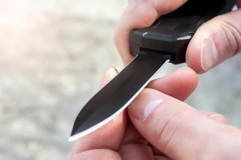 Can You Own A OTF Knife in California?