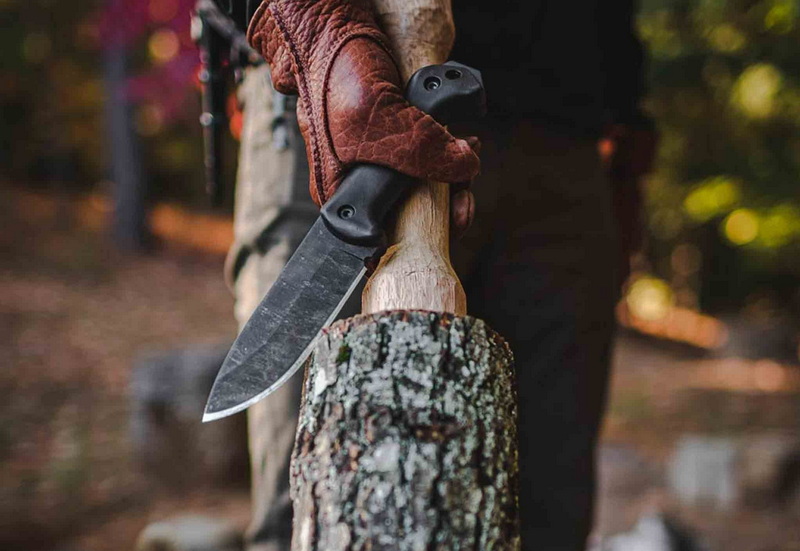 How Do Top Outdoor Knives Perform in Harsh Conditions?