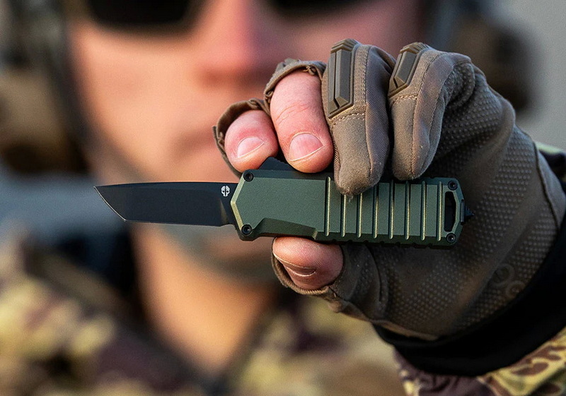 Automatic Knife vs. OTF Knife: Are They the Same?
