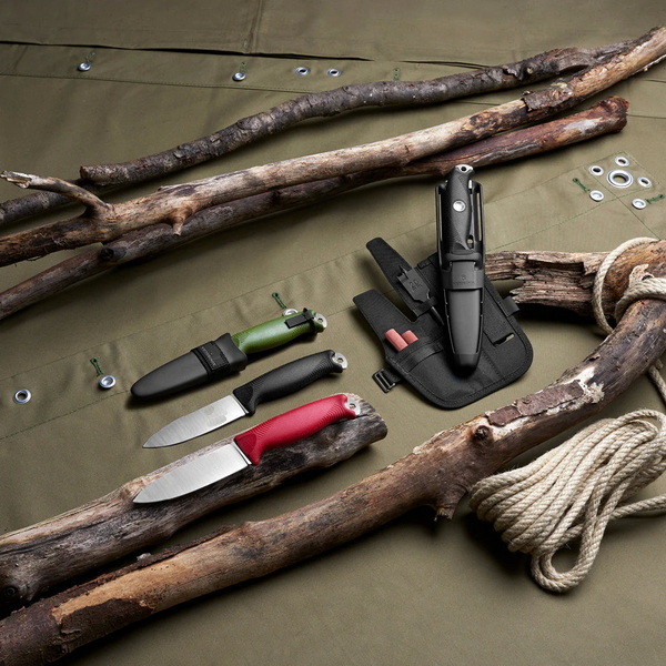 What Comes in a Quality Outdoor Knife Set?
