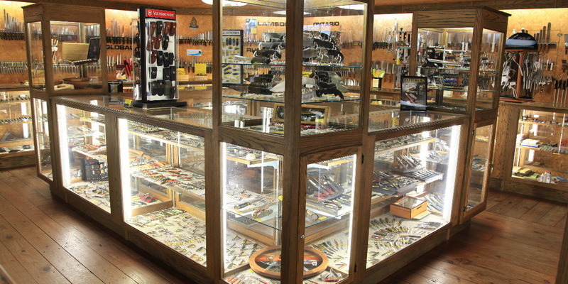 Are There Outdoor Knife Stores With Custom Options?